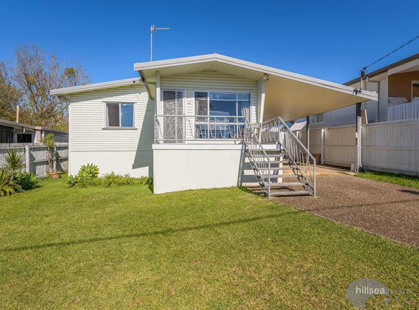94 Robert Street, Labrador, Qld 4215