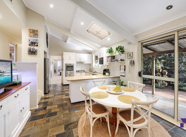 17 Jacaranda Drive, Georges Hall, NSW 2198