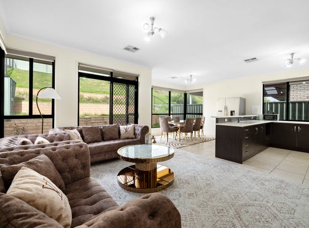 33 Macmillan Avenue, Mawson Lakes, SA 5095