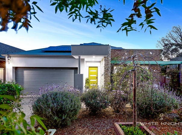 9 Surrey Place, Caroline Springs, Vic 3023