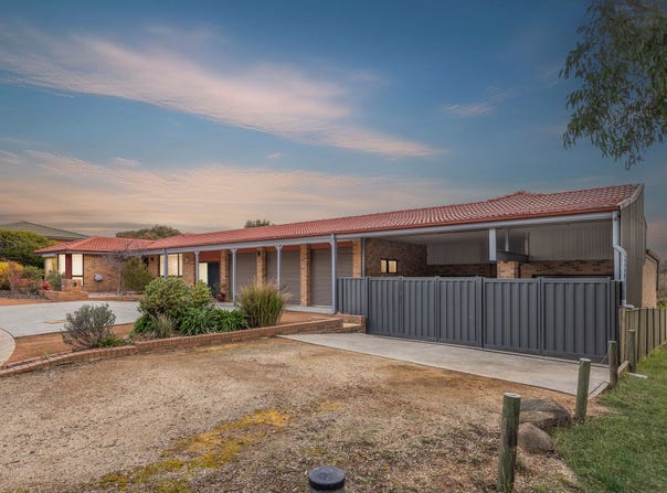 4 Hanna Place, Jerrabomberra, NSW 2619