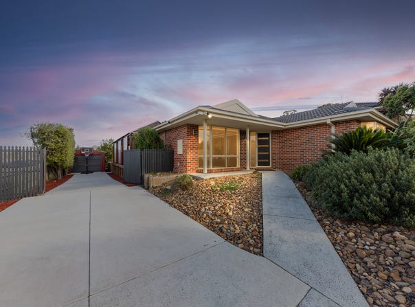 15 Ash Crescent, Pakenham, Vic 3810