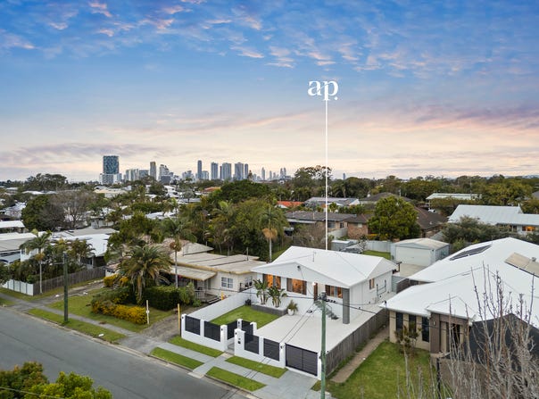 106 Robert Street, Labrador, Qld 4215