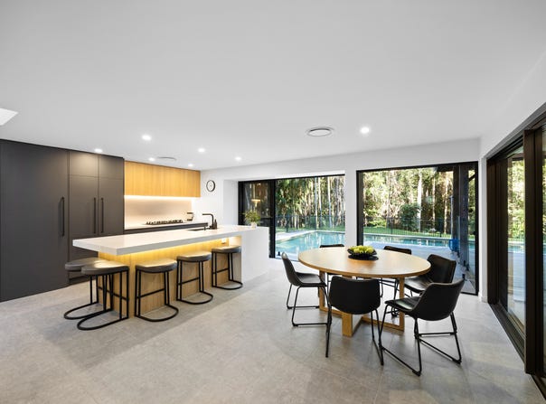 8 Firetail Court, Tanawha, Qld 4556
