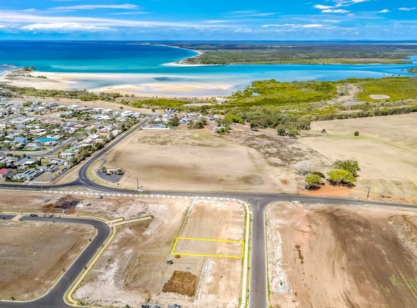 8 Shine Street, Elliott Heads, Qld 4670
