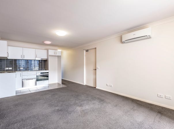 8/2 Trist Street, Franklin, ACT 2913