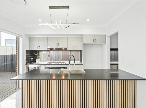 33 Parhelion Street, Austral, NSW 2179