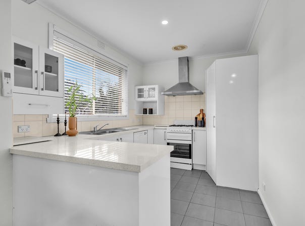 1/8 Albert Street, Dandenong, Vic 3175