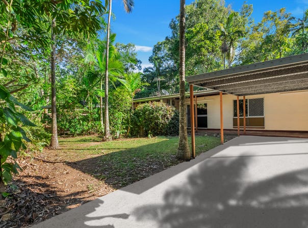 42 Mimosa Street, Holloways Beach, Qld 4878
