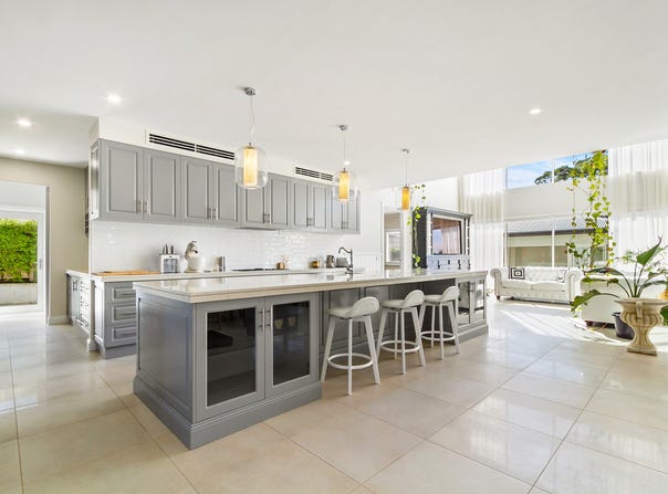 92 Hazel Road, Kalimna, Vic 3909