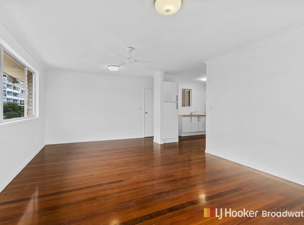 5/6 Imperial Parade, Labrador, Qld 4215