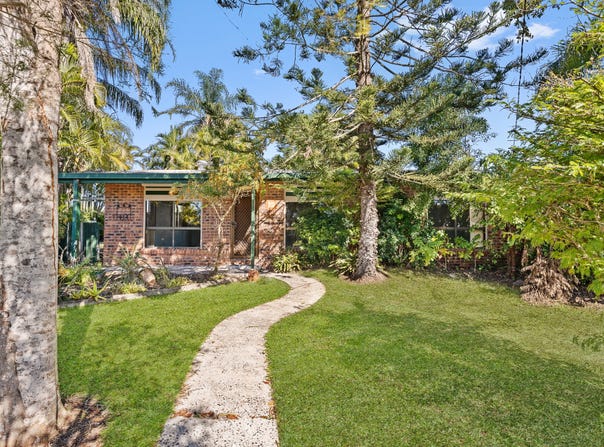 2 Heran Court, Urangan, Qld 4655