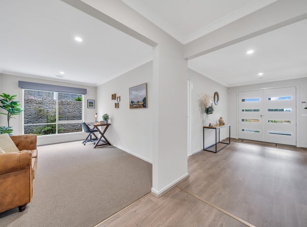 12  Illawarra Boulevard (Ferntree Ridge Estate), Drouin, Vic 3818