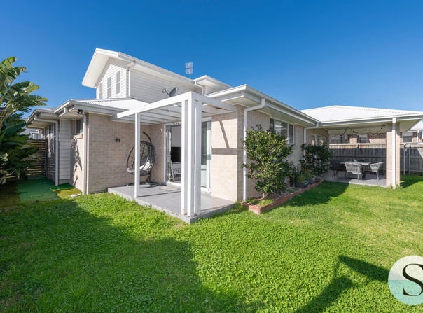 15 Village Grove, Caves Beach, NSW 2281