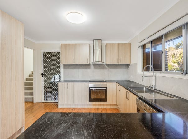 7 Hazzard Street, Centenary Heights, Qld 4350