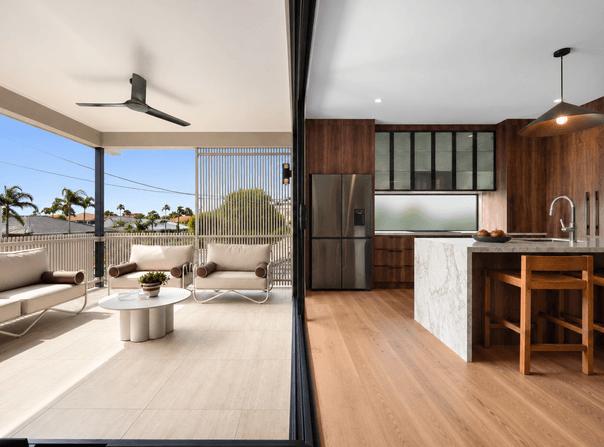 1/10 Lee Road, Runaway Bay, Qld 4216