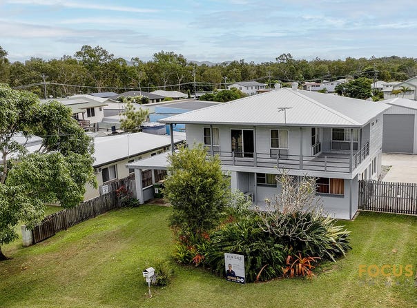 10 Rosella Street, St Helens Beach, Qld 4798