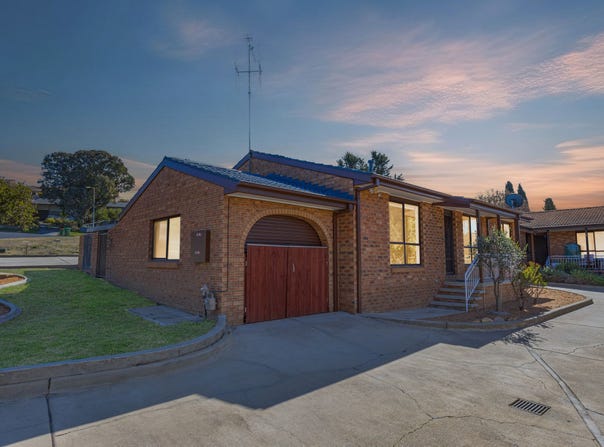 1/4 Kaye Place, Queanbeyan, NSW 2620