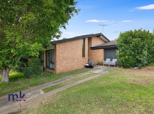 222 The Parkway, Bradbury, NSW 2560