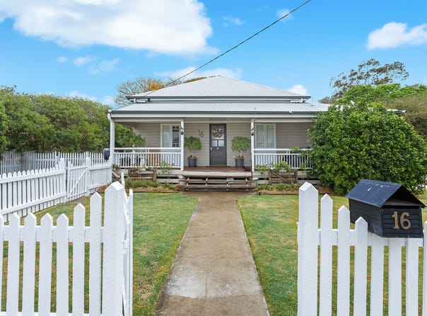 16 Bunya Street, Dalby, Qld 4405