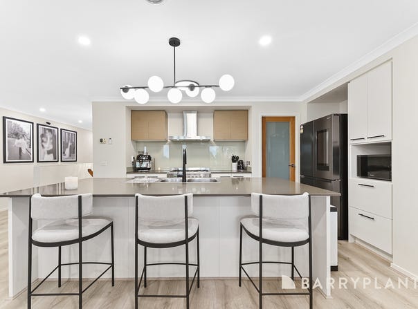14 Quintino Walk, Clyde North, Vic 3978