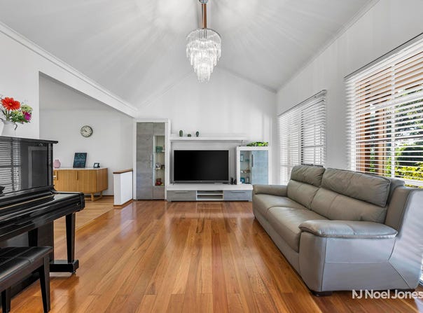 30 Rosemary Avenue, Croydon Hills, Vic 3136
