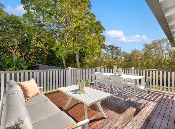 42 Raymond St, Shorncliffe, Qld 4017