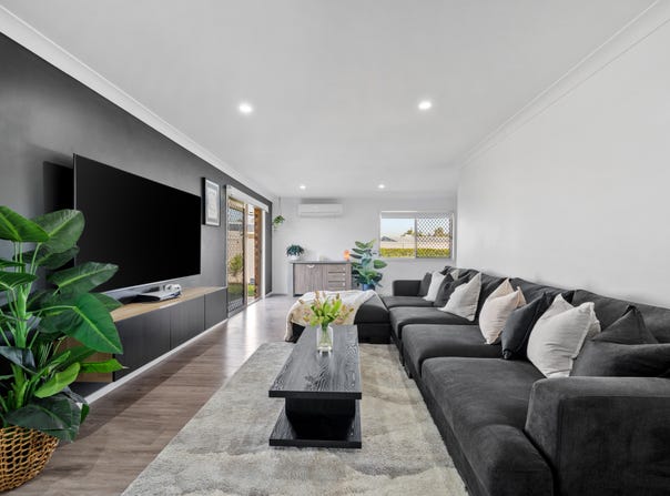 65 Hickey Way, Carrara, Qld 4211