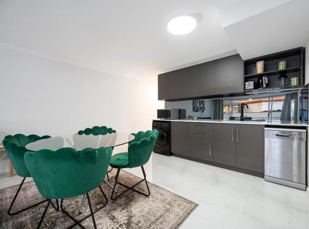 4/140-144 Ferny Avenue, Surfers Paradise, Qld 4217