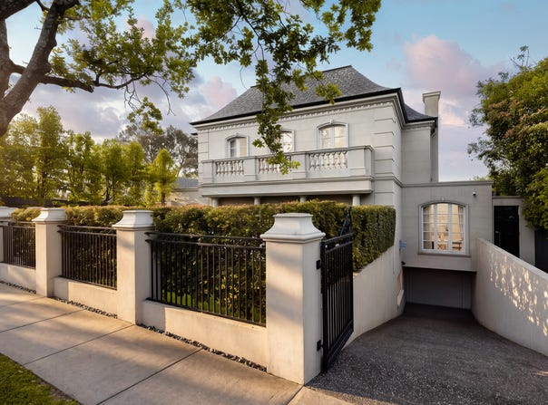 2 Lightfoot Street, Mont Albert, Vic 3127