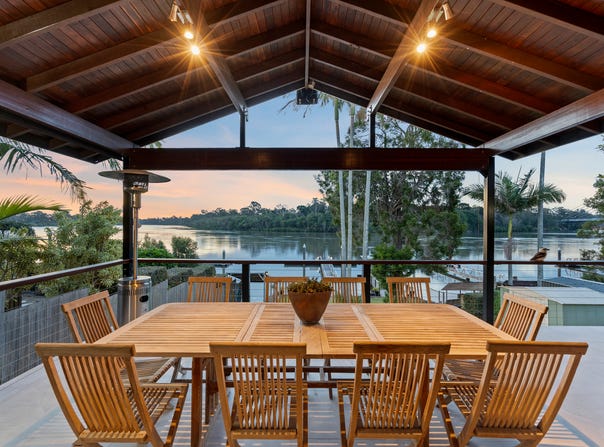 35 Brisbane Corso, Fairfield, Qld 4103
