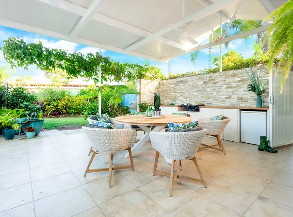 4 Thetford Close, Clifton Beach, Qld 4879