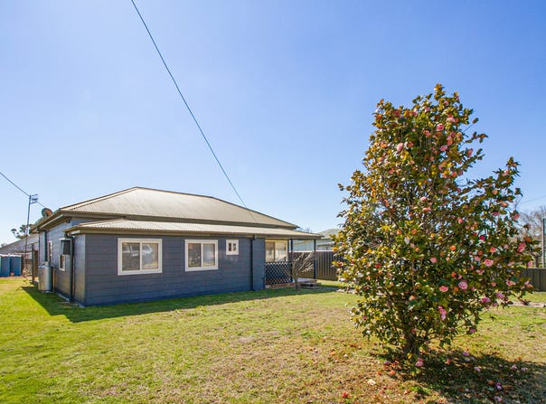 11 Phillip Avenue, Uralla, NSW 2358