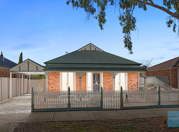 28 Naracoorte Drive, Caroline Springs, Vic 3023
