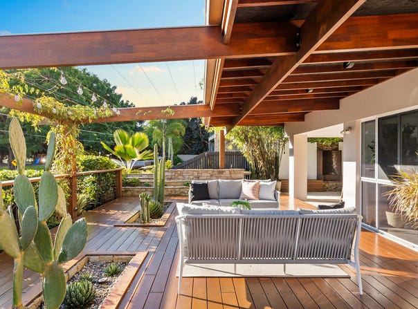 16 Brisbane Corso, Fairfield, Qld 4103