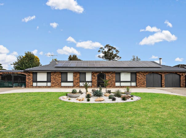 3 Chateau Crescent, St Clair, NSW 2759