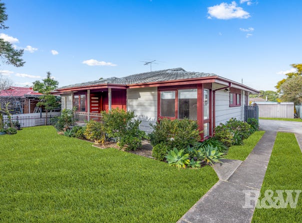 3 HAKEA PLACE, Macquarie Fields, NSW 2564