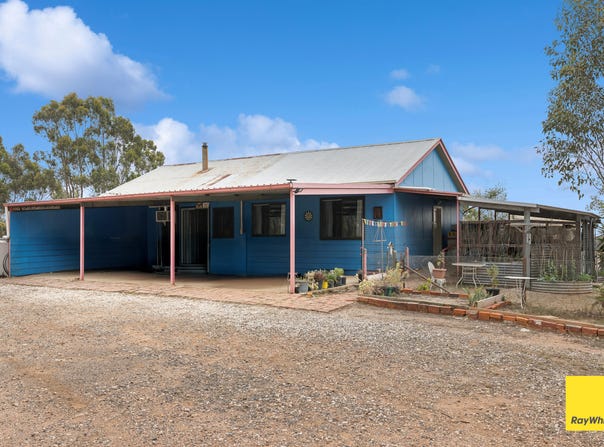 7064 Pyrenees Highway, Avoca, Vic 3467