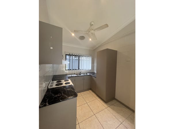 19 Pease St, Tully, Qld 4854