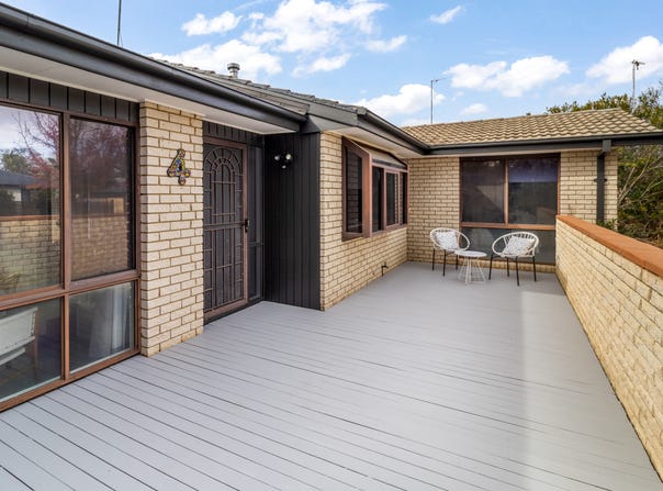 4 and 4A Twine Place, Monash, ACT 2904