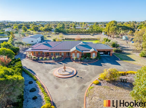10 Rolling Meadows Drive, Sunbury, Vic 3429