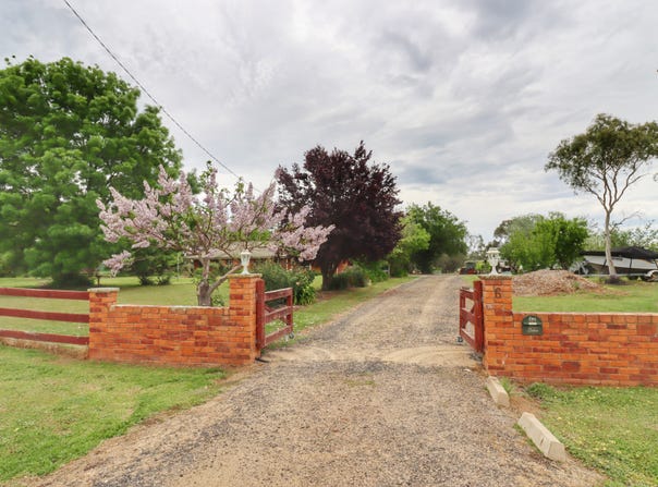 54 Vernon Drive, Cowra, NSW 2794