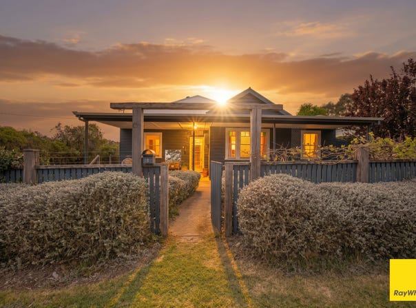 11 Canambe Street, Armidale, NSW 2350