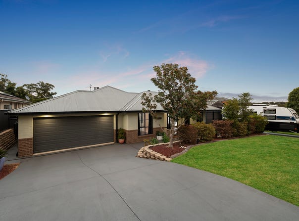 16 Magnolia Close, Fletcher, NSW 2287