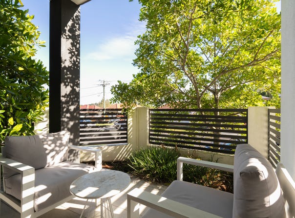1/2 Hicks Street, Mount Gravatt East, Qld 4122