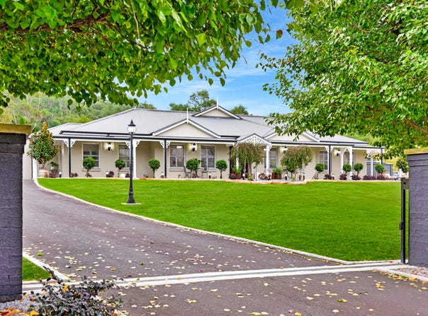 4 Lakeside Drive, Mount Hunter, NSW 2570
