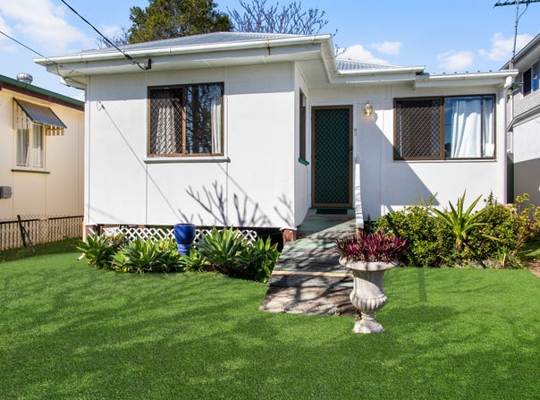 52 Mclennan Street, Woody Point, Qld 4019