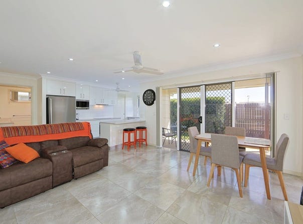 5/6 Back Hill Dr, Coral Cove, Qld 4670