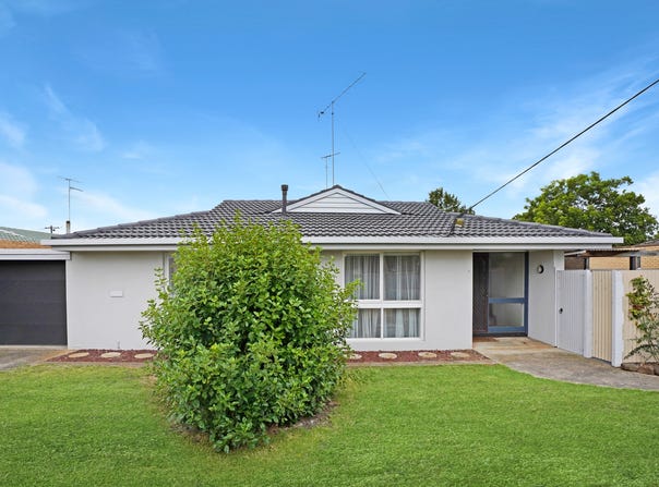1/114 Helms Street, Newcomb, Vic 3219