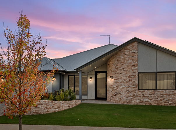 5 Fullbrook Avenue, Highfields, Qld 4352